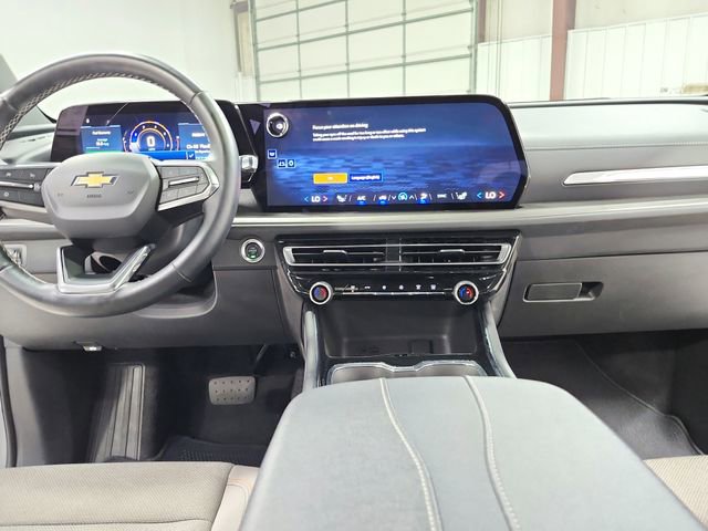 Used 2025 Chevrolet Traverse LT FWD image 24