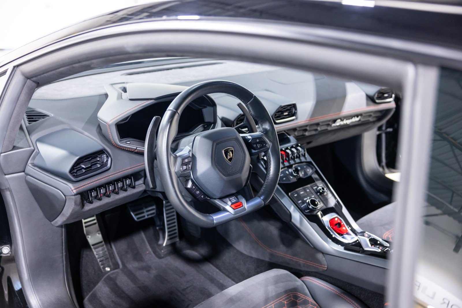 Used 2017 Lamborghini Huracan LP 580-2 RWD image 37