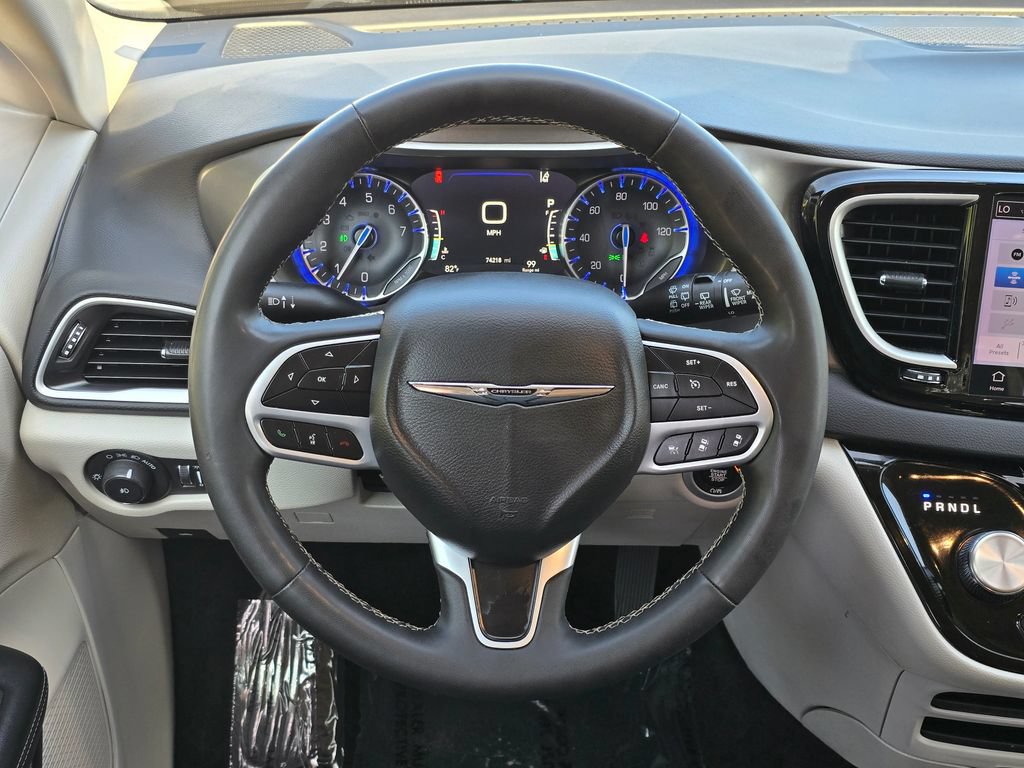 Used 2024 Chrysler Pacifica Touring-L FWD image 7