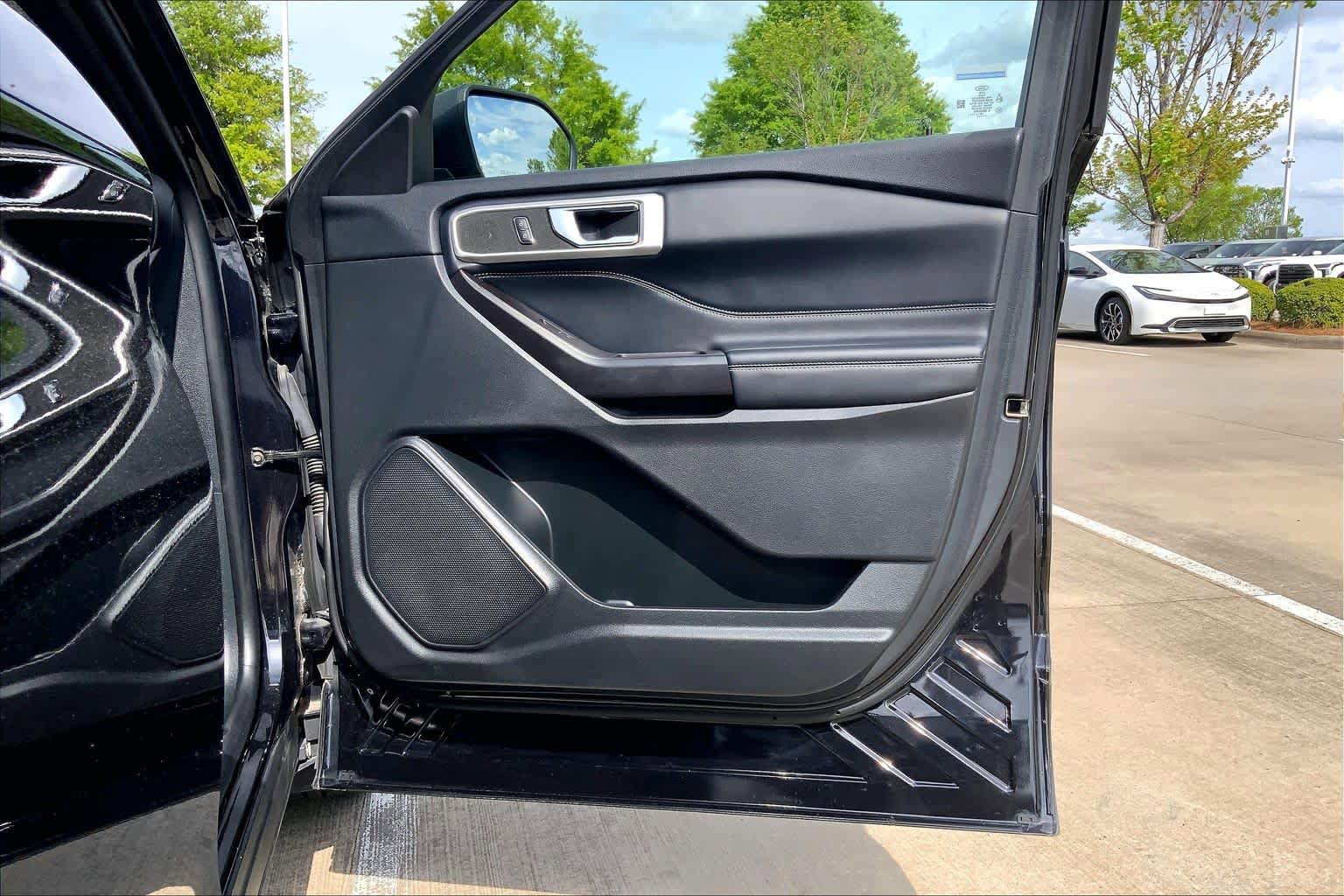 Used 2020 Ford Explorer XLT w/ Equipment Group 202A image 22