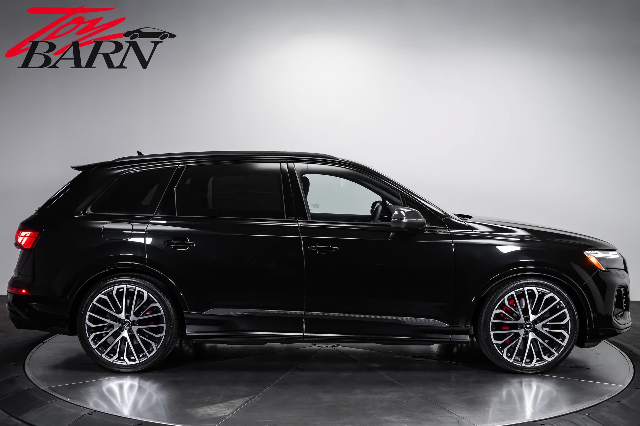 Used 2025 Audi SQ7 Prestige AWD/4WD image 6