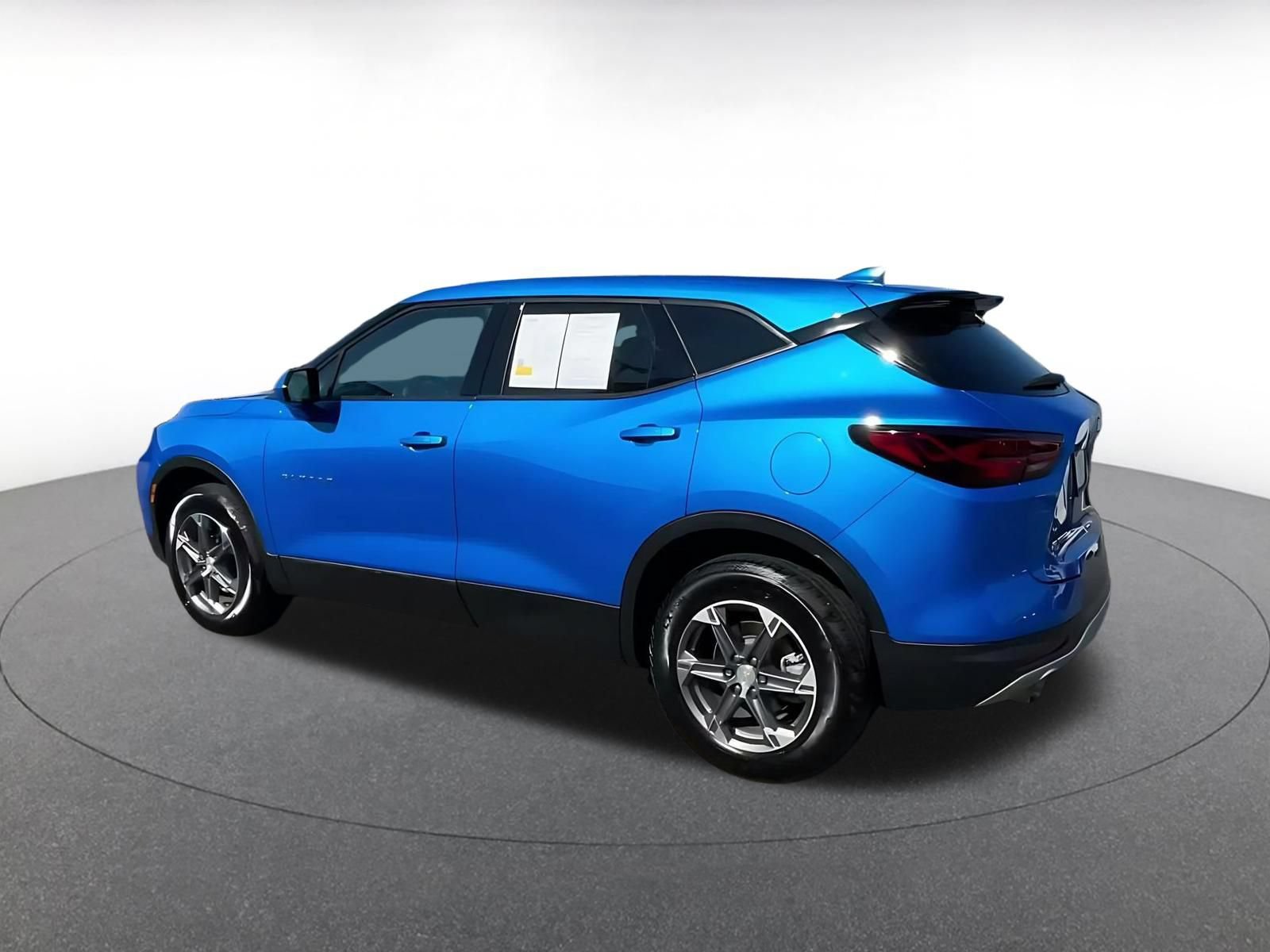 Used 2025 Chevrolet Blazer LT FWD image 9