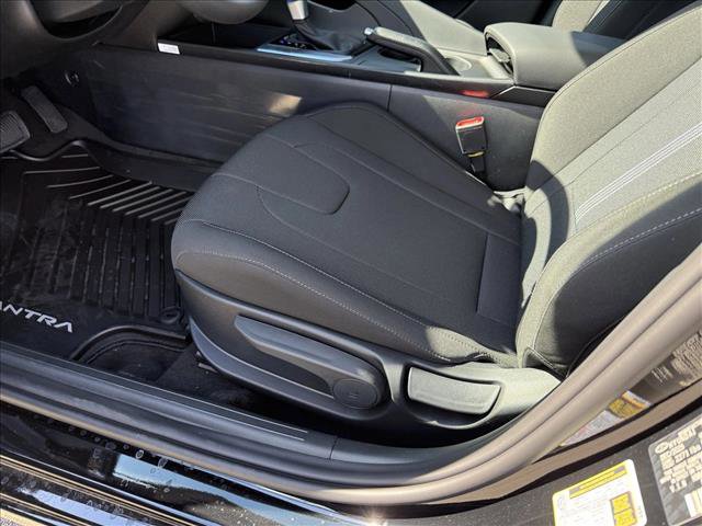 New 2026 Hyundai Elantra SE image 4
