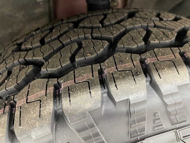 Used 2023 Chevrolet Traverse LT w/ Rear Camera Mirror Package image 8