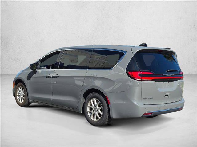 Used 2025 Chrysler Pacifica Select FWD image 6