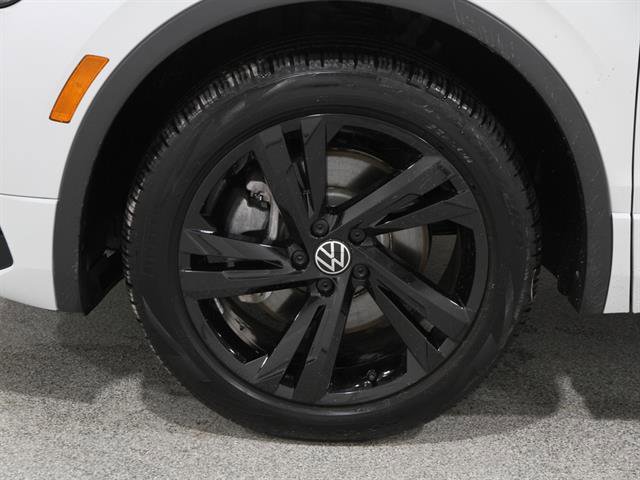Used 2024 Volkswagen Tiguan SE R-Line image 21