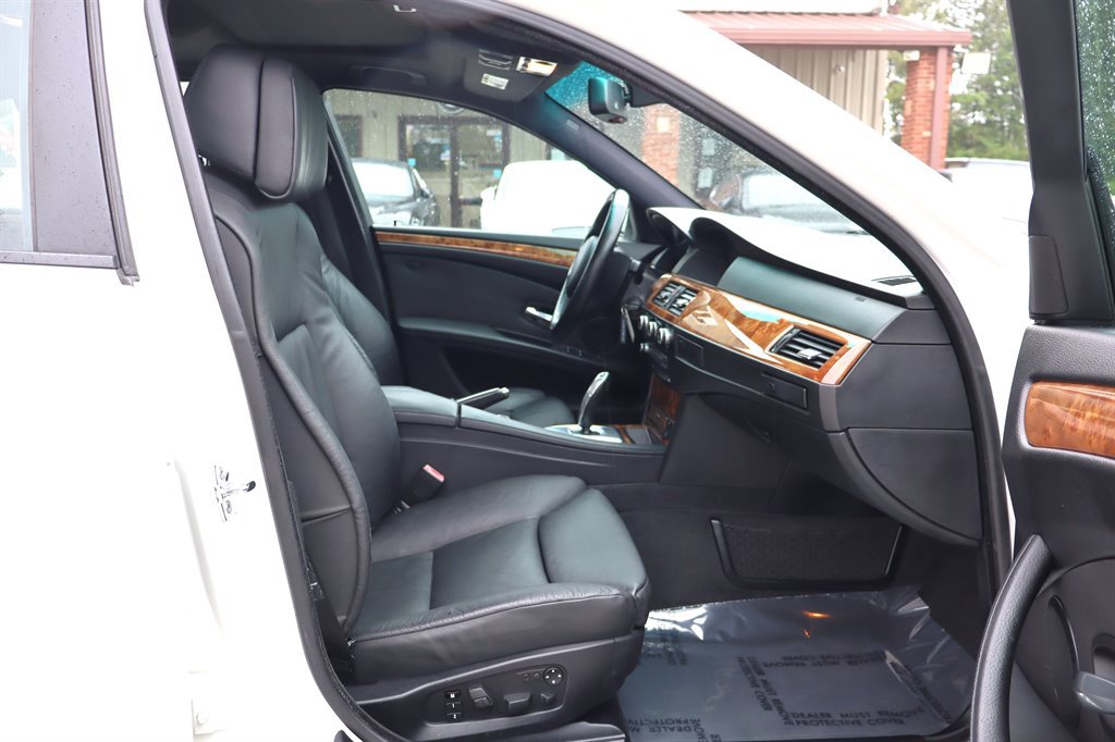 Used 2009 BMW 528i xDrive Sedan AWD/4WD image 16