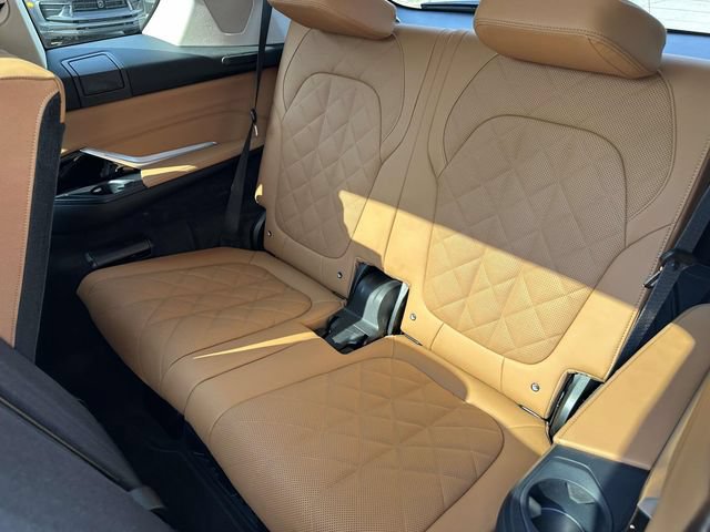 Used 2025 BMW X7 xDrive40i w/ Premium Package AWD/4WD image 18