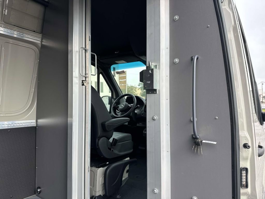 New 2025 Mercedes-Benz Sprinter 2500 image 7