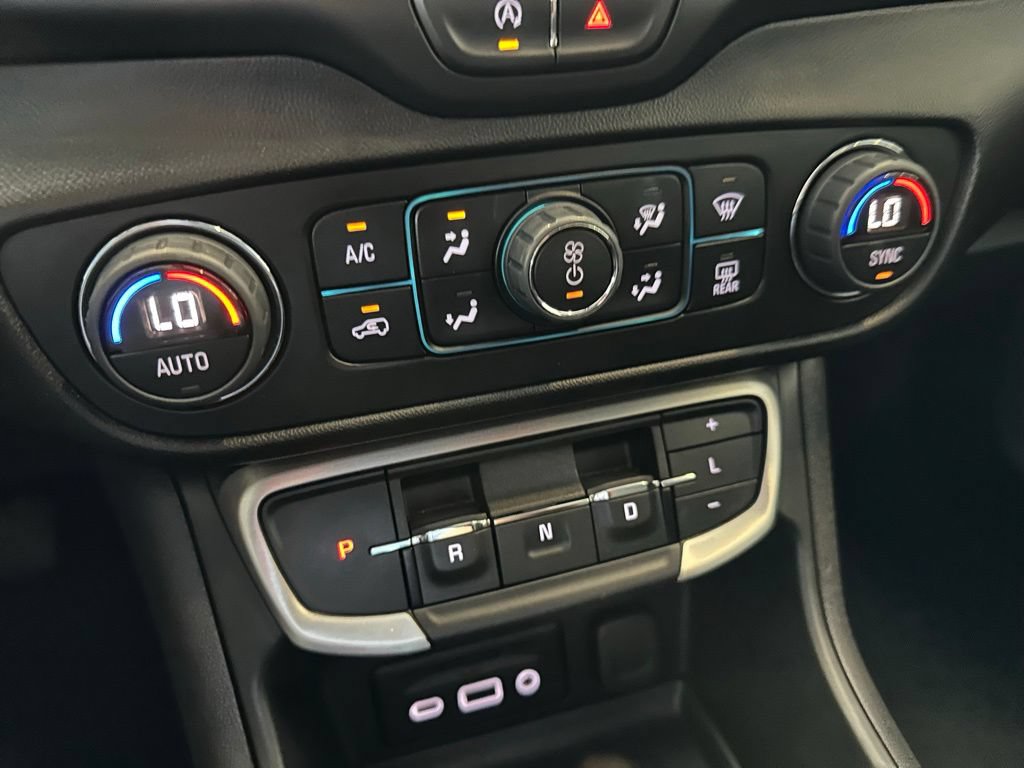 Used 2024 GMC Terrain SLE w/ Driver Convenience Package FWD image 26
