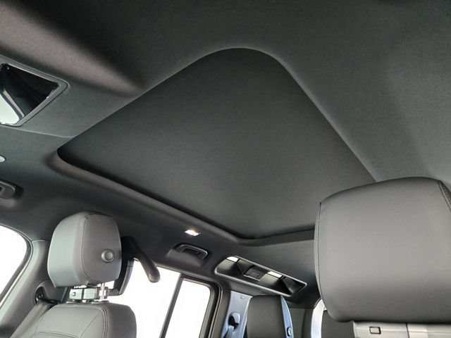 New 2026 Land Rover Defender 110 X-Dynamic SE AWD/4WD image 11