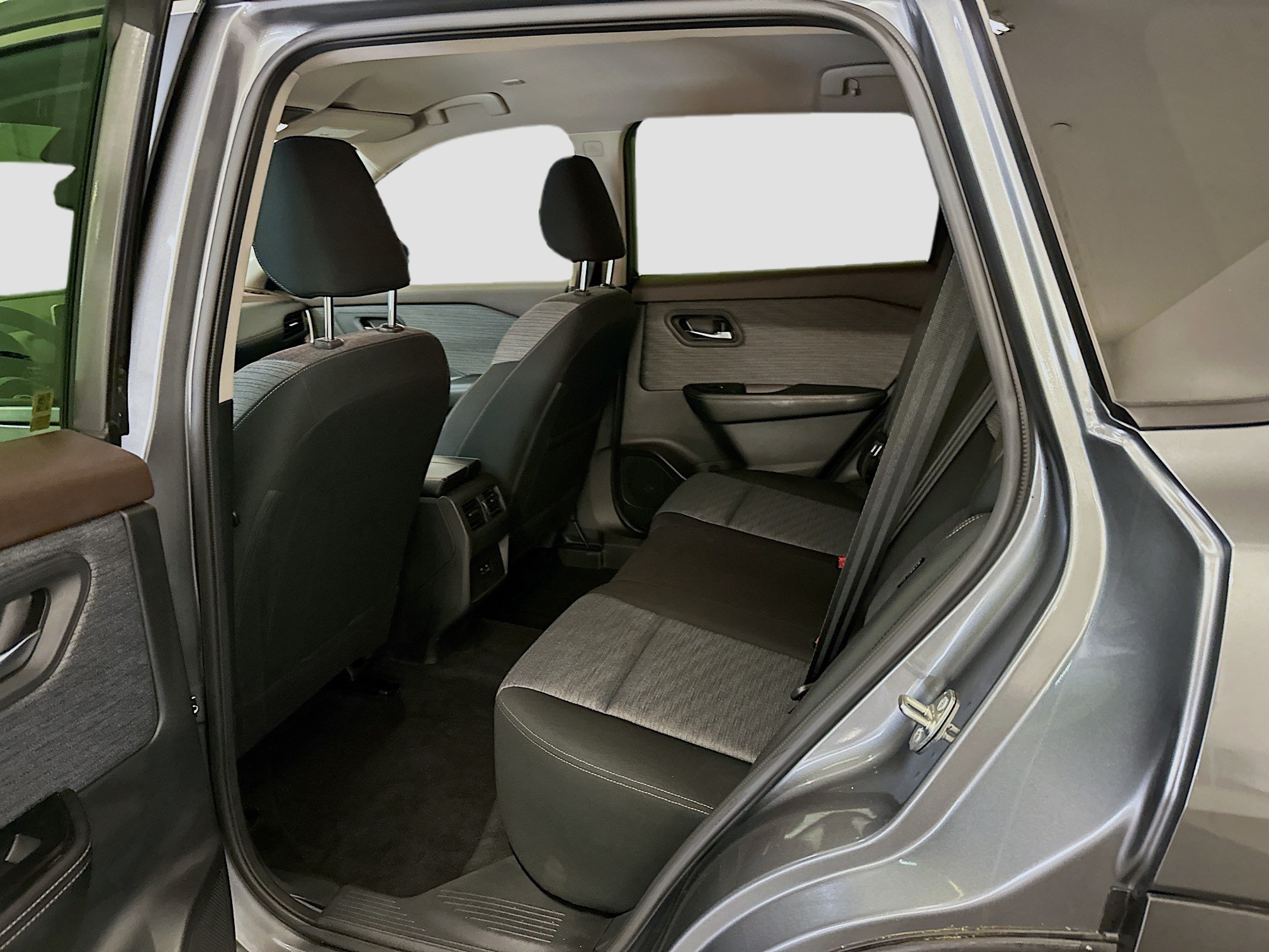Used 2023 Nissan Rogue SV AWD/4WD image 28