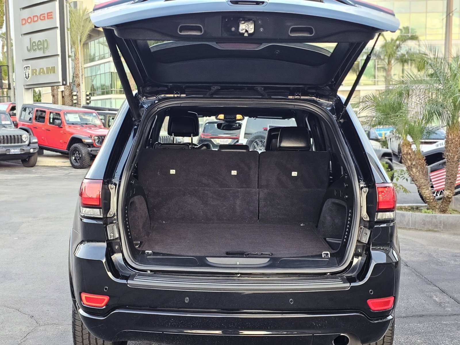 Used 2020 Jeep Grand Cherokee Altitude image 7