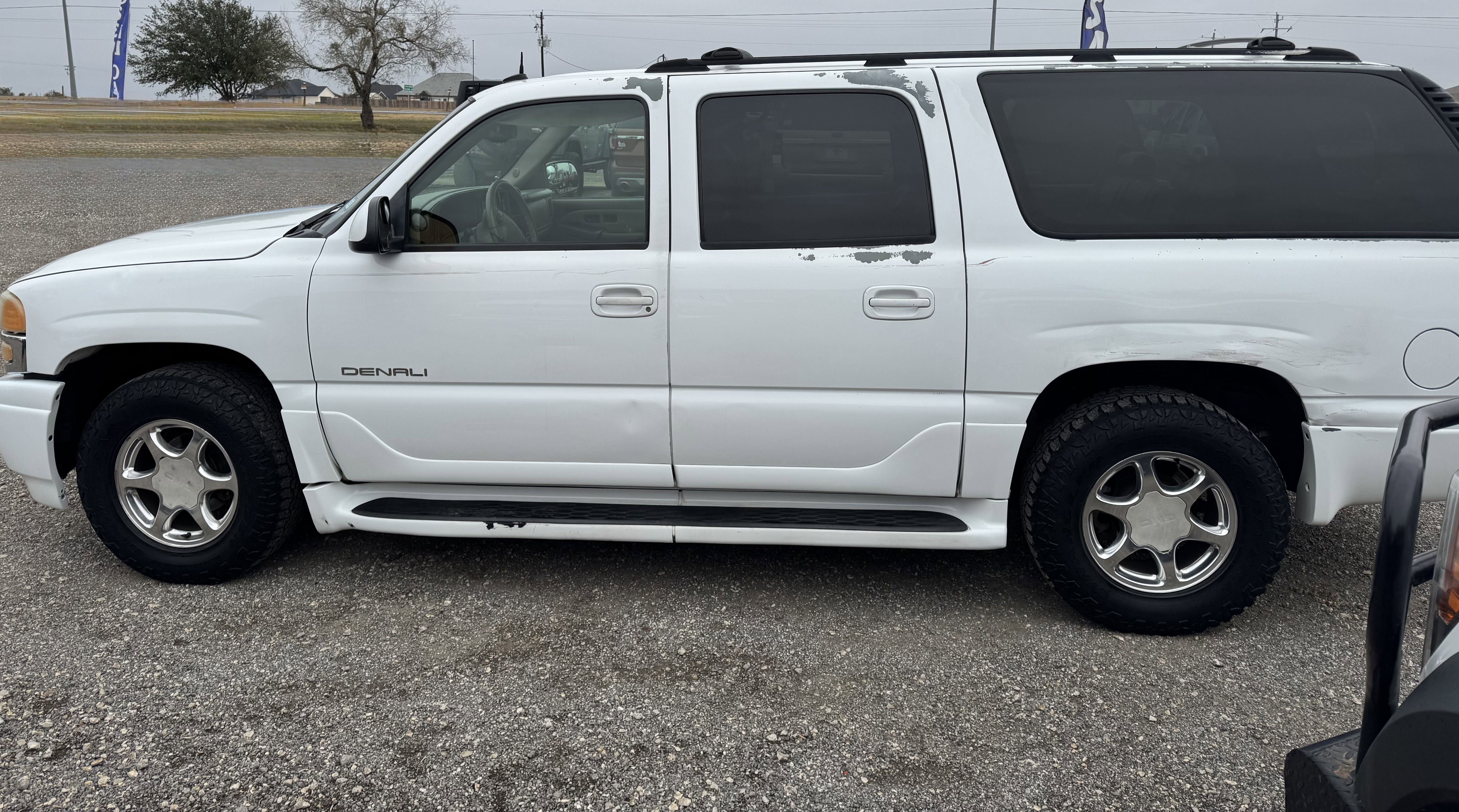 Used 2004 GMC Yukon XL Denali image 7