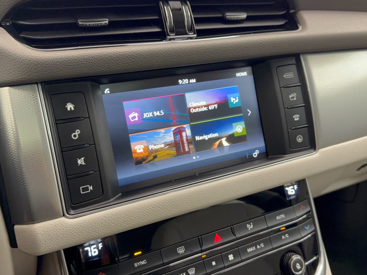 Used 2018 Jaguar XF Premium RWD image 23