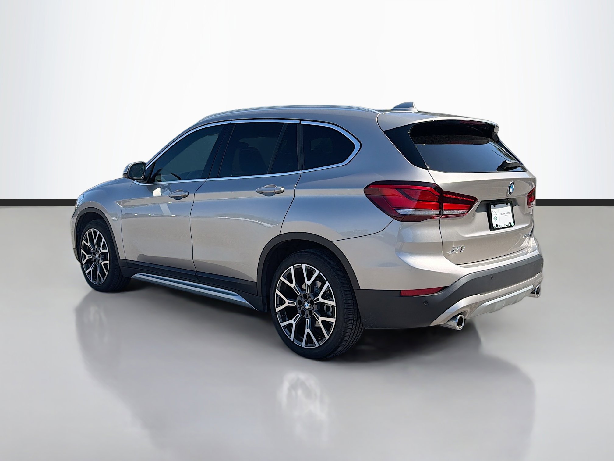 Used 2021 BMW X1 xDrive28i w/ Premium Package AWD/4WD image 3
