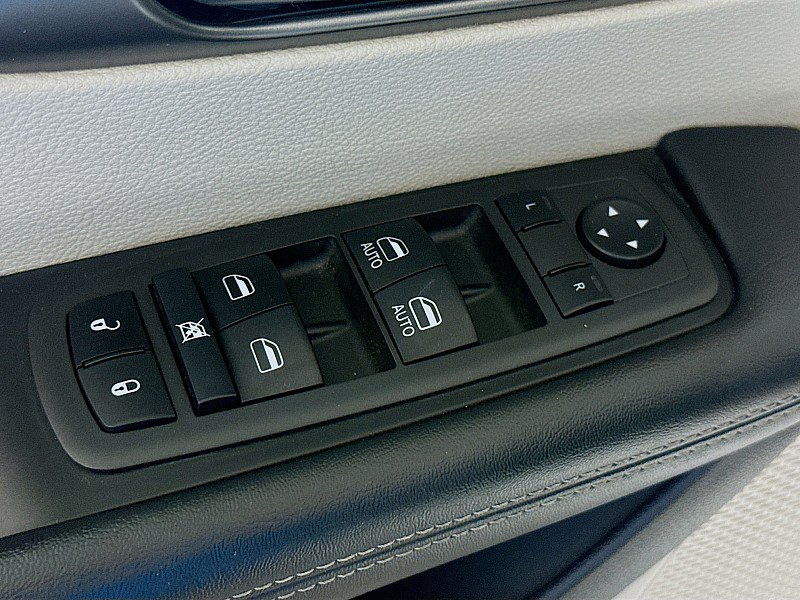 Used 2022 Chrysler Pacifica Touring-L FWD image 18