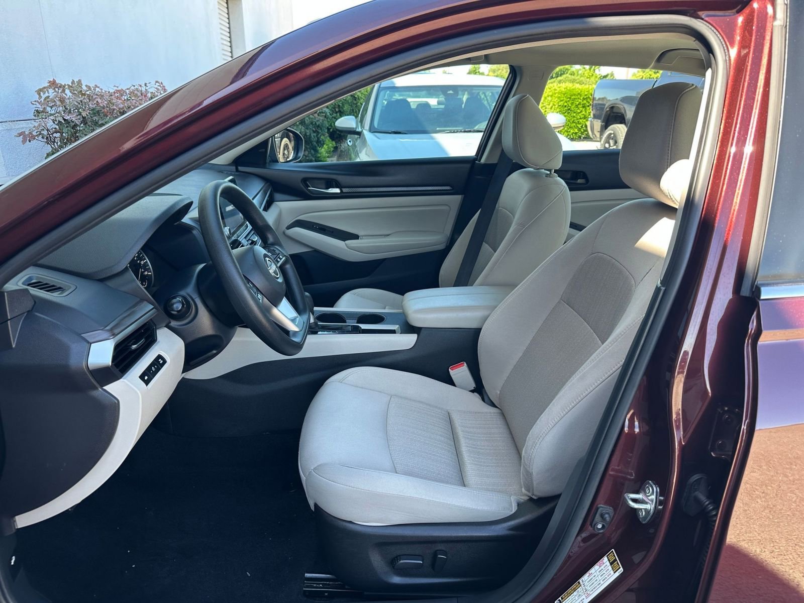 Used 2025 Nissan Altima 2.5 SV image 28