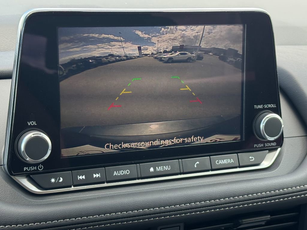 Used 2025 Nissan Rogue S image 15