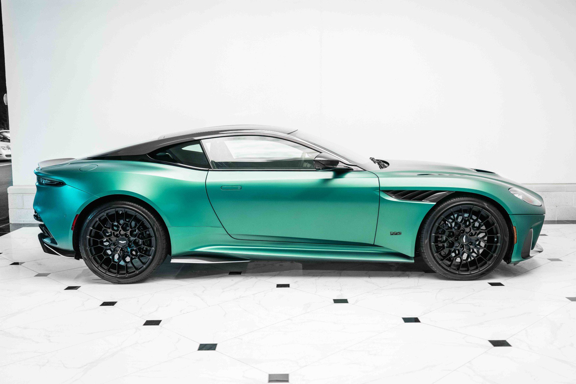 Used 2023 Aston Martin DBS Coupe RWD image 35