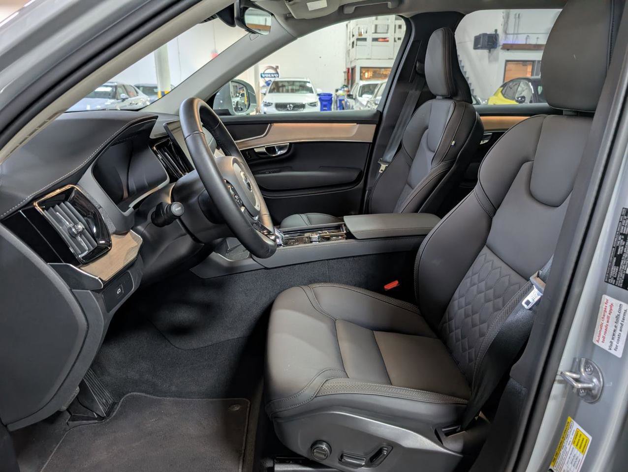 Used 2025 Volvo XC90 B6 Plus AWD/4WD image 4
