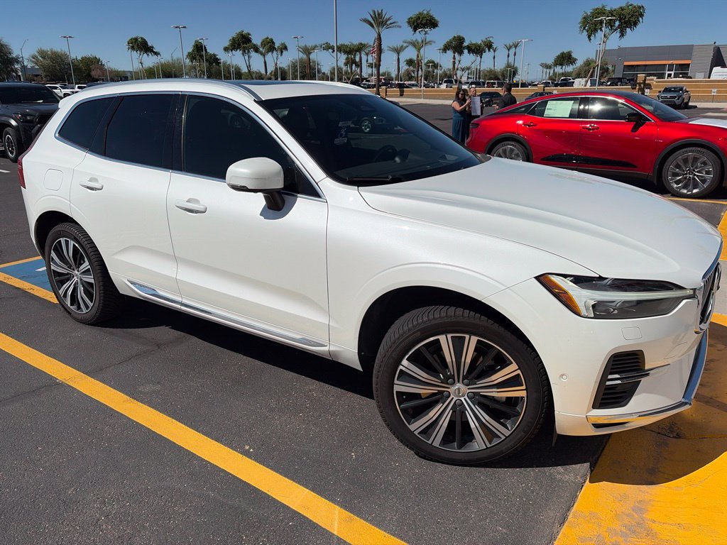 Used 2022 Volvo XC60 T8 Inscription w/ Advanced Package AWD/4WD image 3