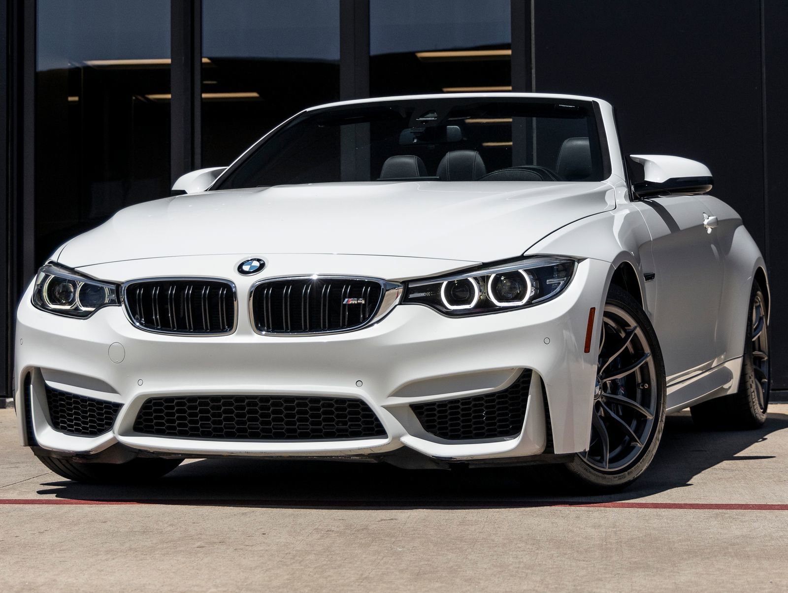 Used 2020 BMW M4 Convertible image 1
