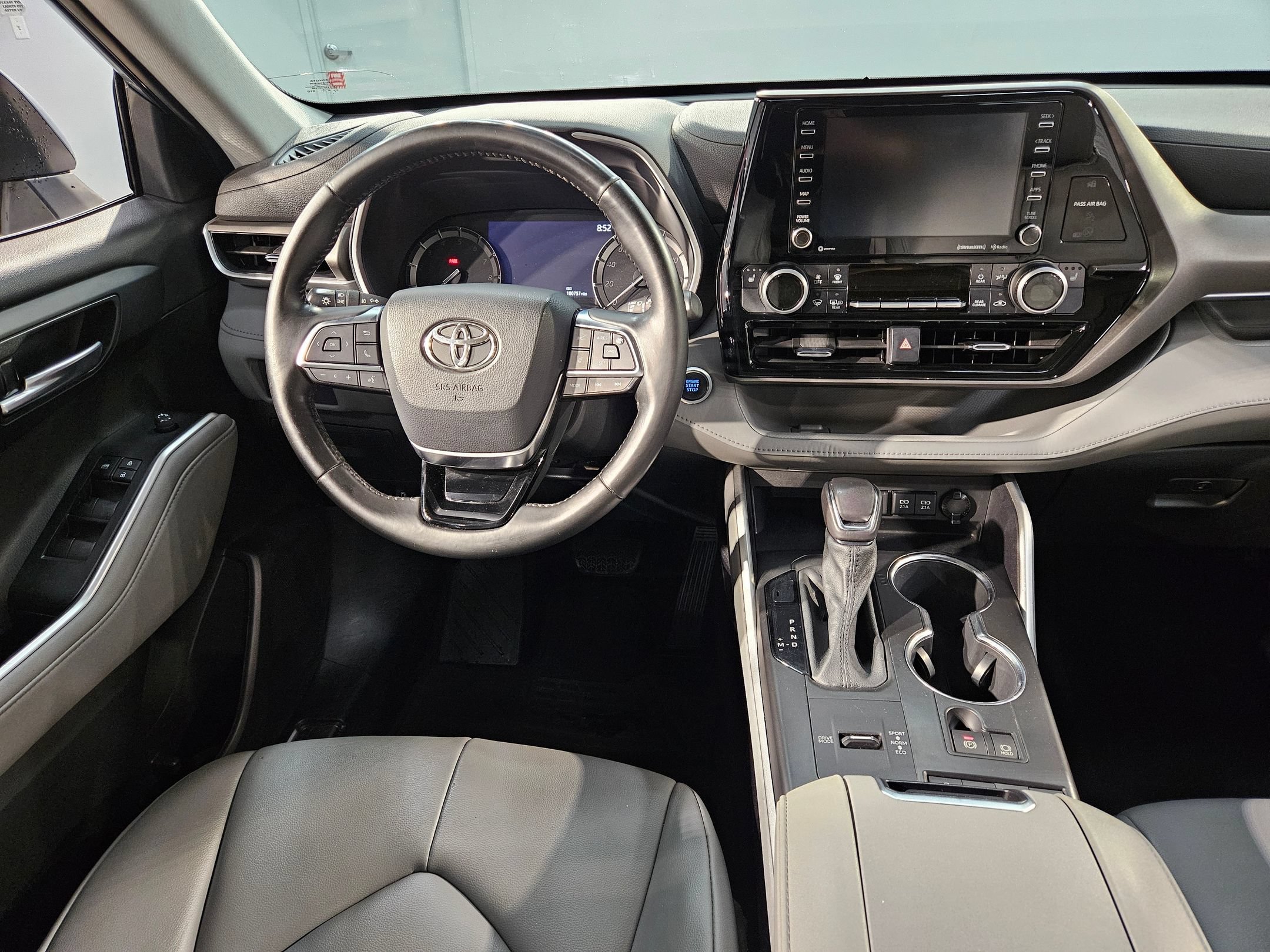 Used 2021 Toyota Highlander XLE FWD image 9