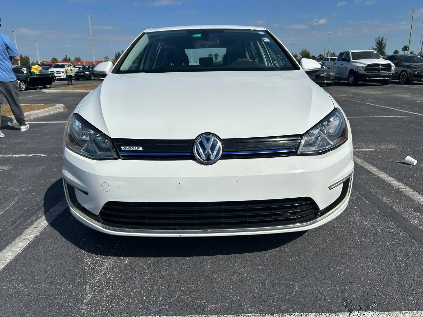 Used 2016 Volkswagen e-Golf SE FWD image 3