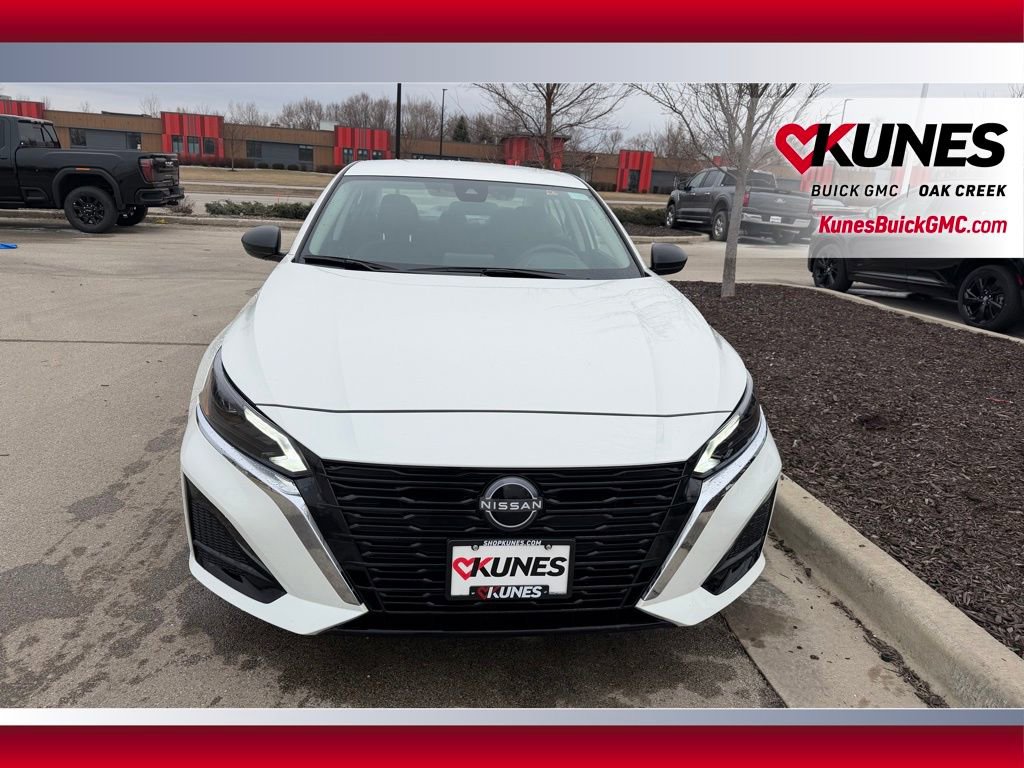 Used 2025 Nissan Altima 2.5 SV image 3