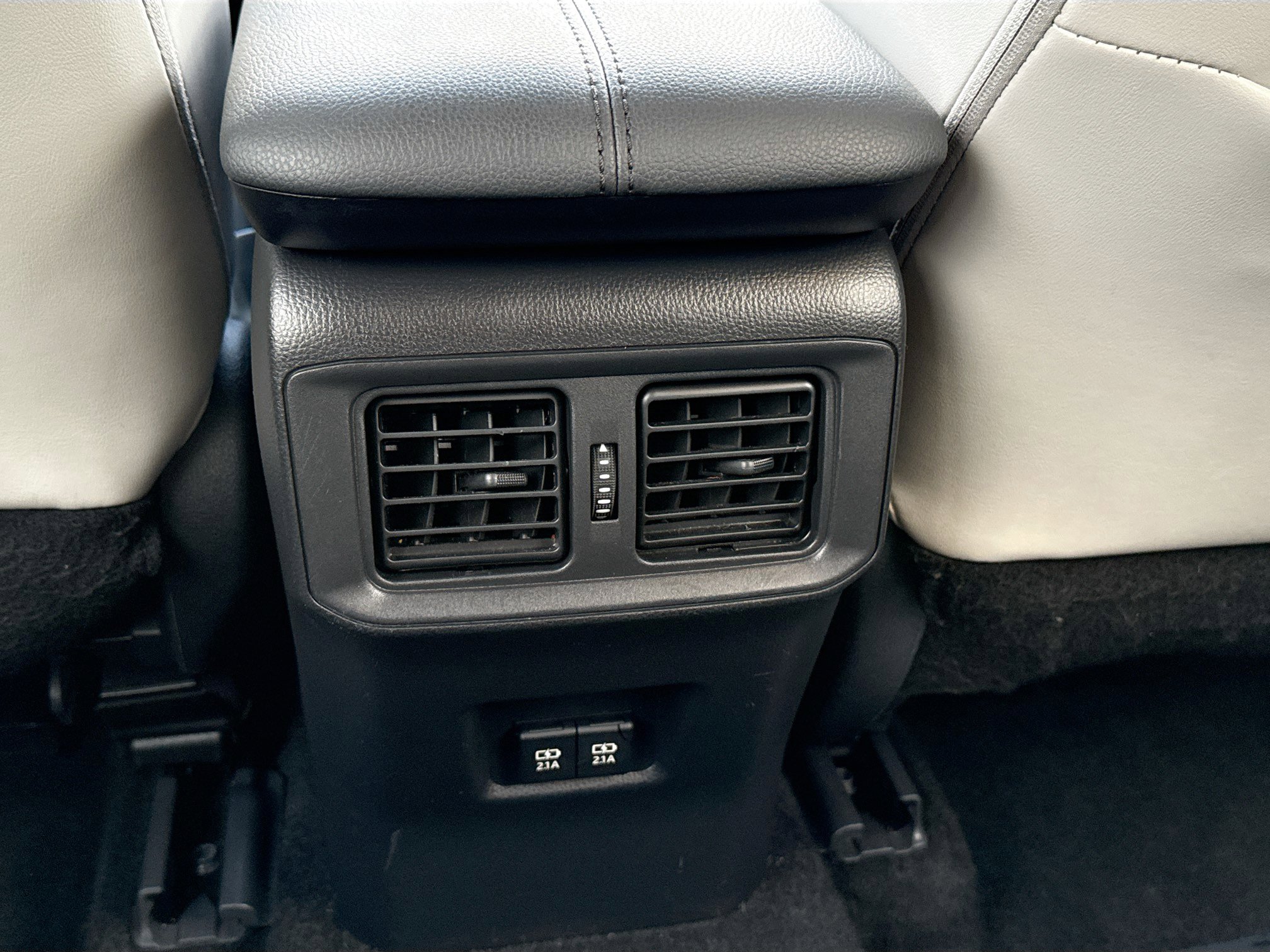 Used 2021 Toyota RAV4 XLE Premium image 20