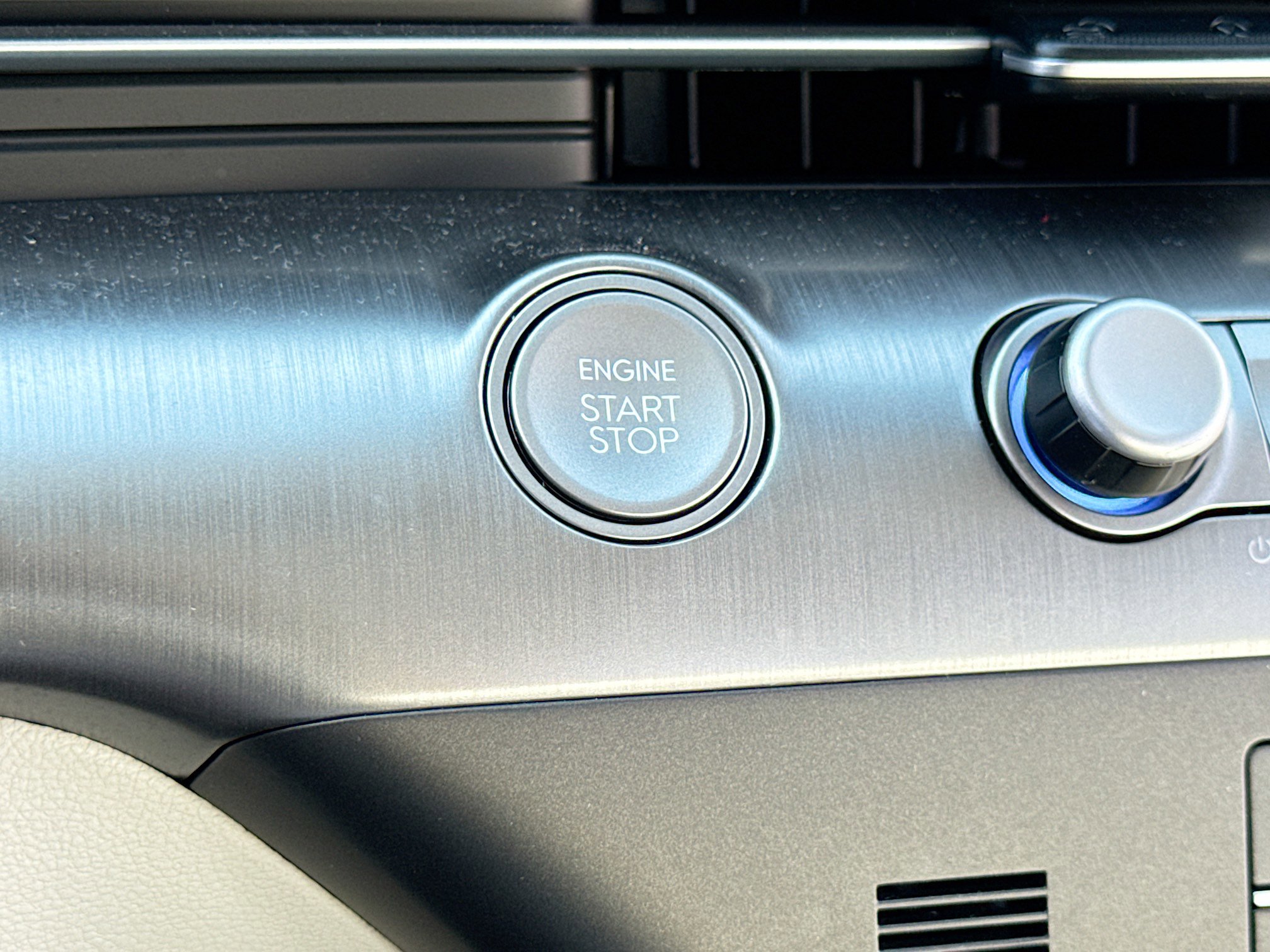 Certified 2025 Hyundai Kona SEL image 9