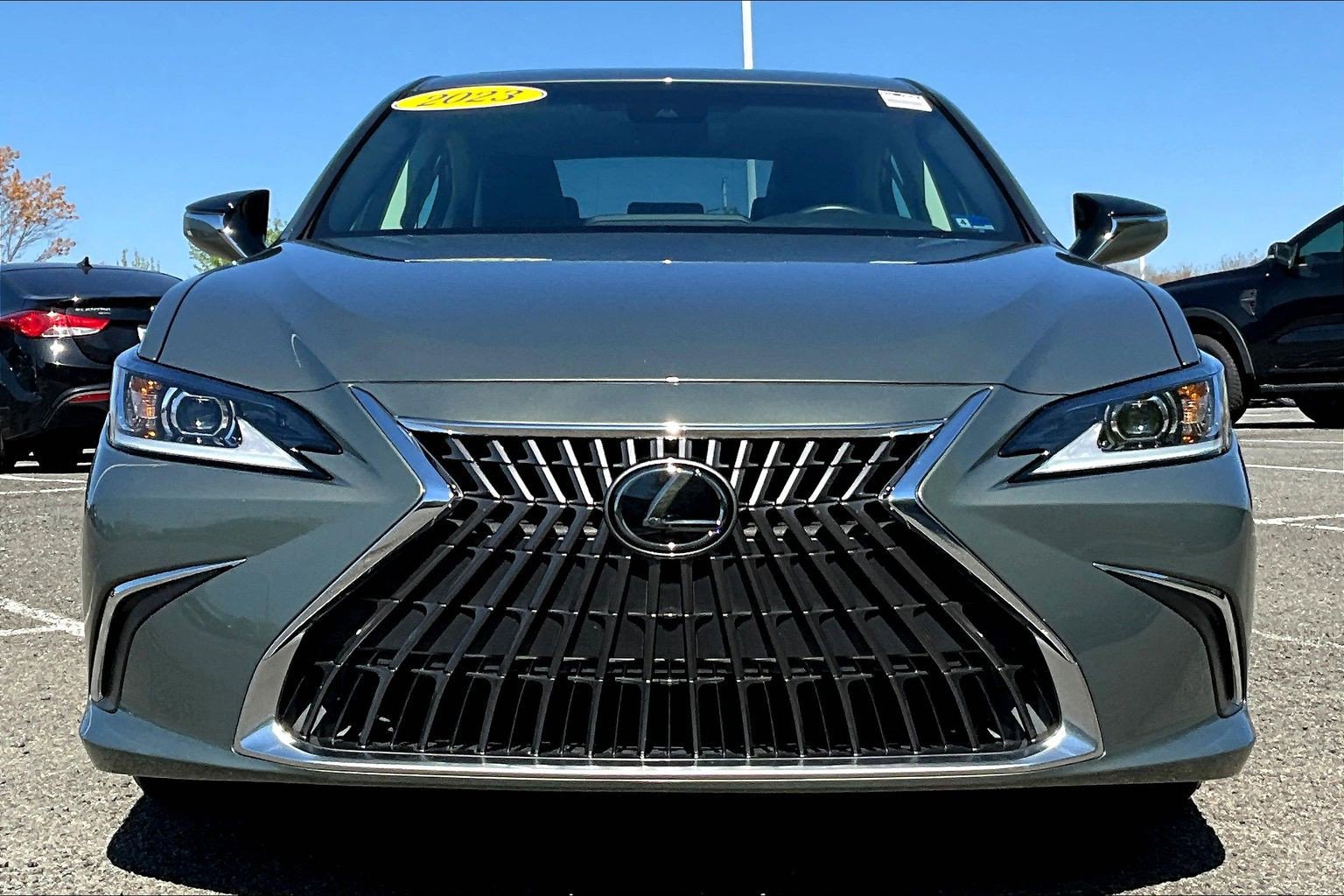Used 2023 Lexus ES 350 w/ Accessory Package (Z2) image 3