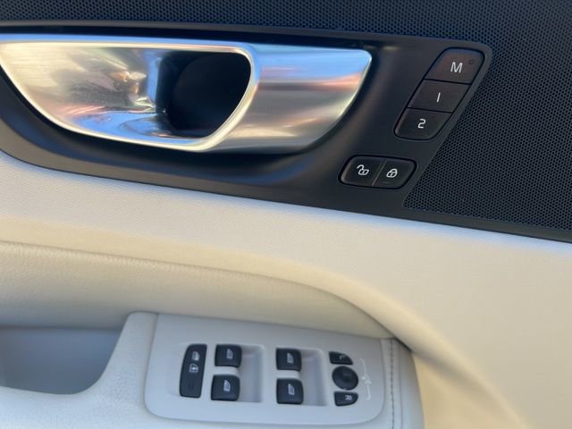 Used 2021 Volvo XC60 T5 Momentum w/ Advanced Package AWD/4WD image 26