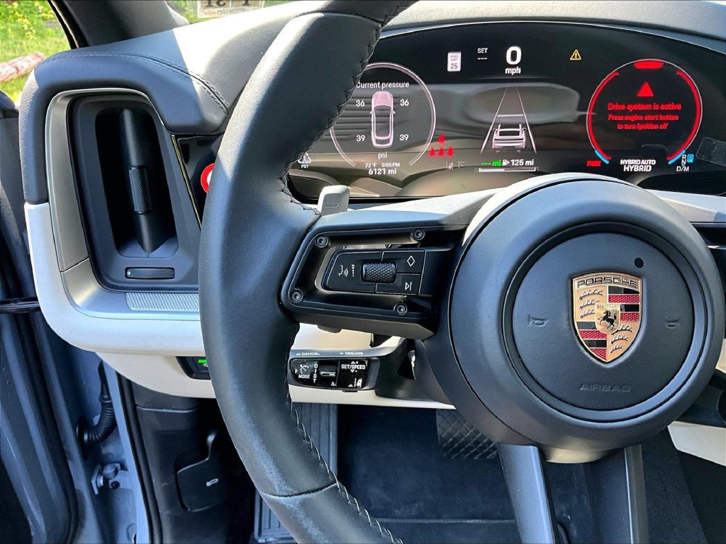 Certified 2025 Porsche Cayenne E-Hybrid Coupe AWD/4WD image 23