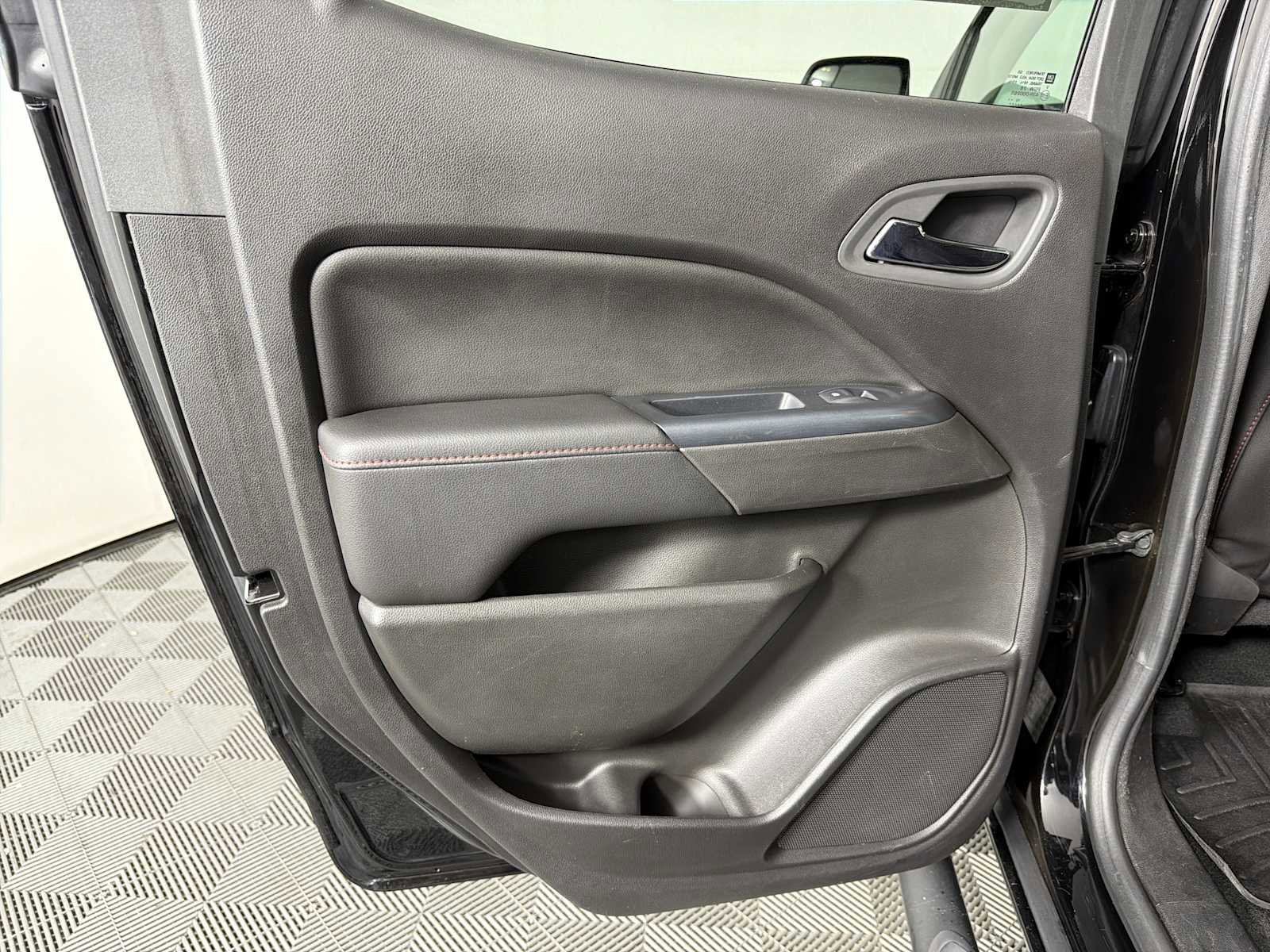 Used 2016 GMC Canyon SLE w/ All Terrain Package image 21