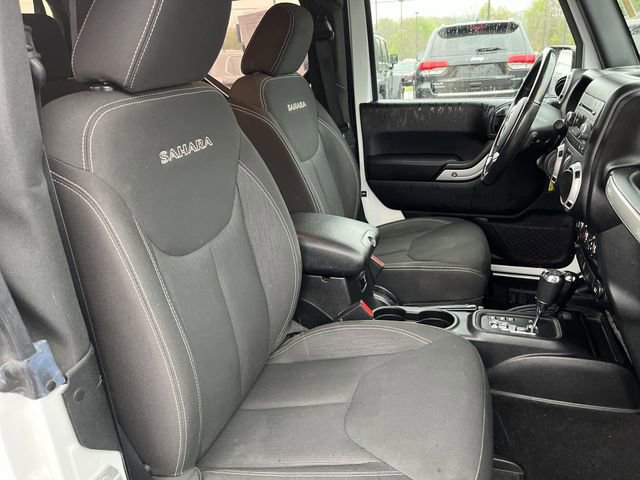 Used 2016 Jeep Wrangler Sahara w/ Connectivity Group AWD/4WD image 25