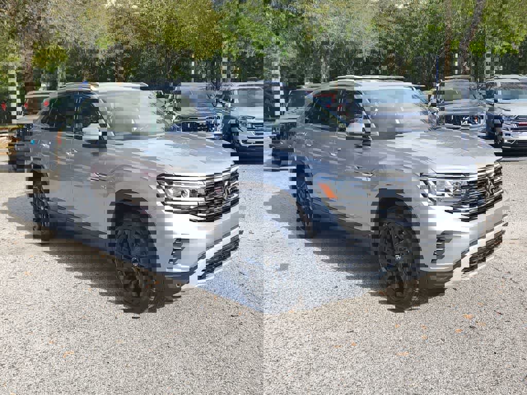 Used 2023 Volkswagen Atlas Cross Sport SE w/ Black Wheel Package image 4