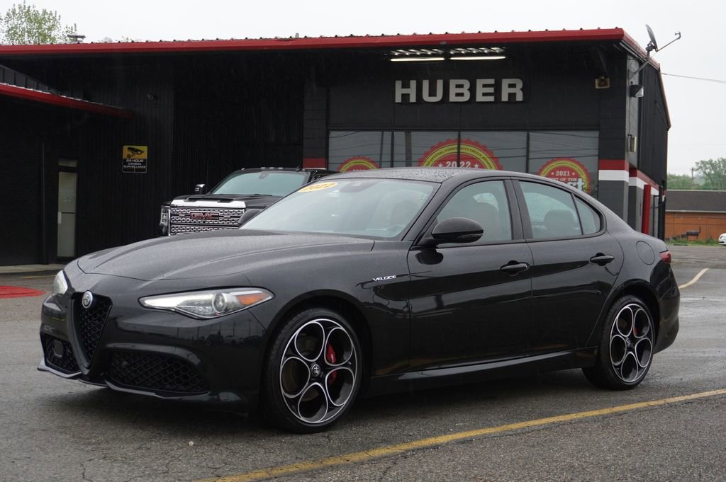 Used 2022 Alfa Romeo Giulia Veloce AWD/4WD image 1