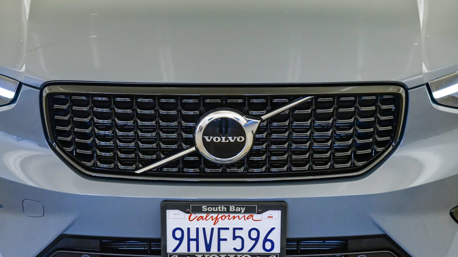 Certified 2023 Volvo XC40 B5 Plus w/ Protection Package Premier AWD/4WD image 8