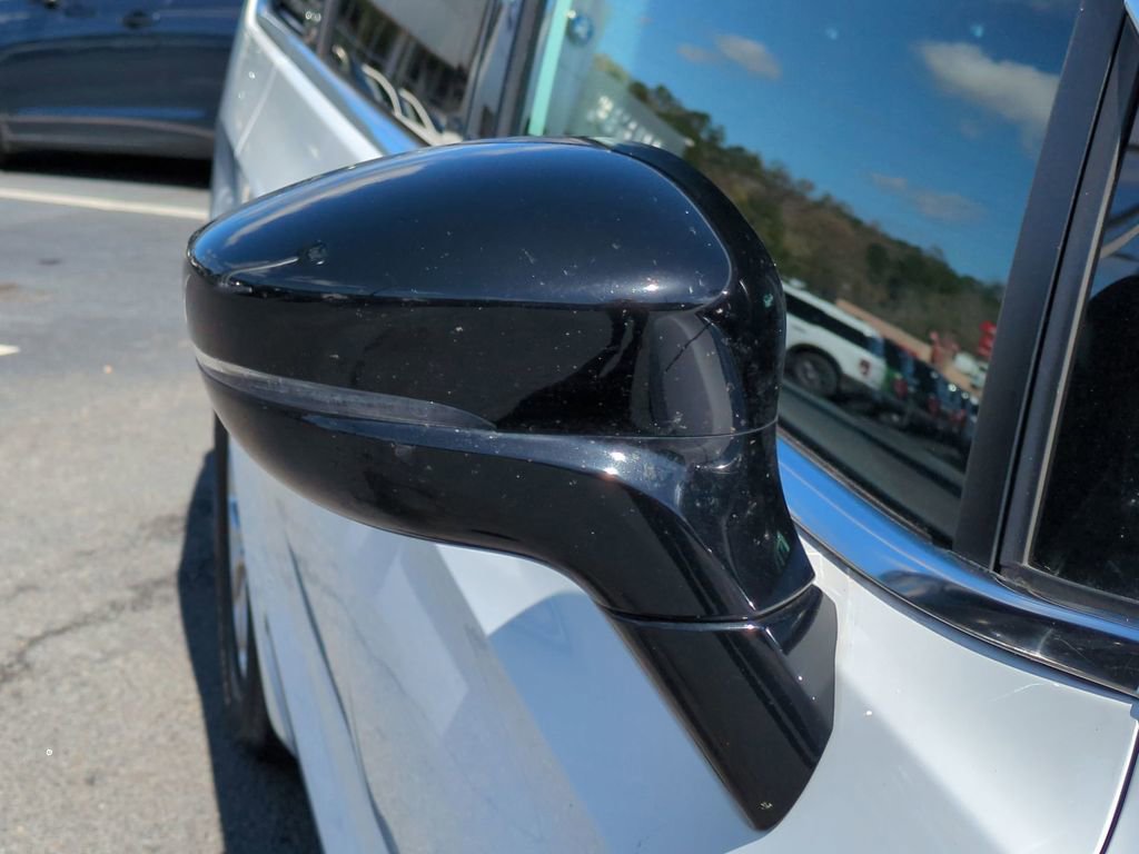 Used 2025 Chrysler Pacifica Select image 15