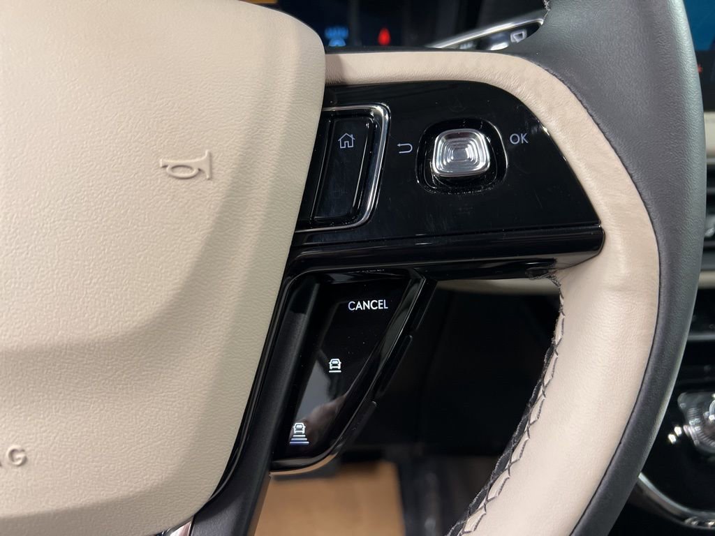 Used 2026 Lincoln Corsair Premiere image 19