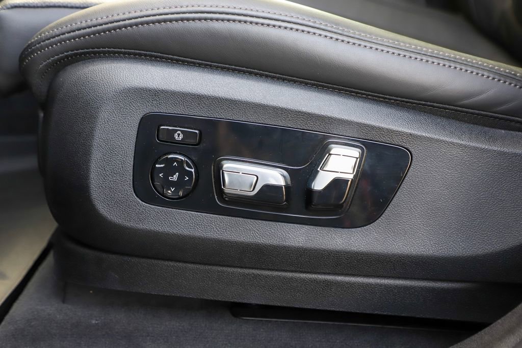 Used 2024 BMW X6 xDrive40i w/ Executive Package image 29