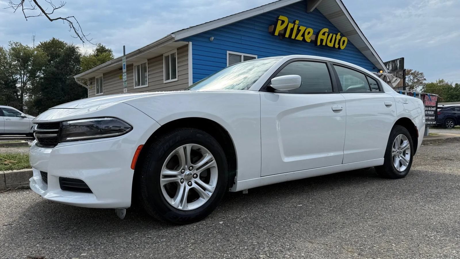 Used 2020 Dodge Charger SXT w/ Leather Interior Group RWD image 2