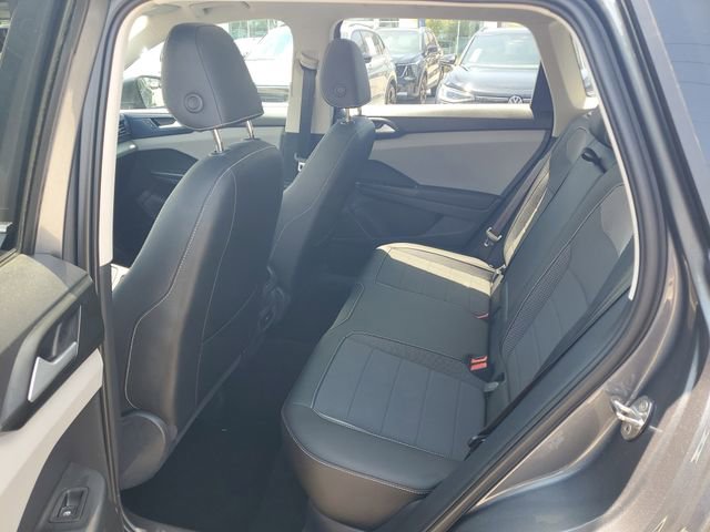 Certified 2022 Volkswagen Taos SE w/ Panoramic Sunroof Package FWD image 11