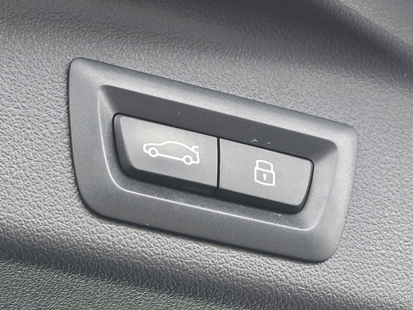 Used 2024 BMW X5 M60i w/ Climate Comfort Package image 27