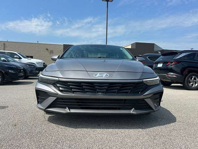 Used 2024 Hyundai Elantra SE FWD image 11