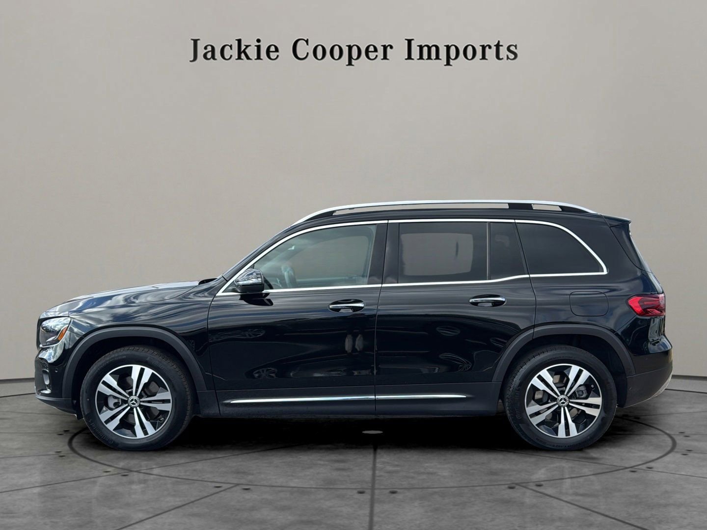 Certified 2025 Mercedes-Benz GLB 250 image 2