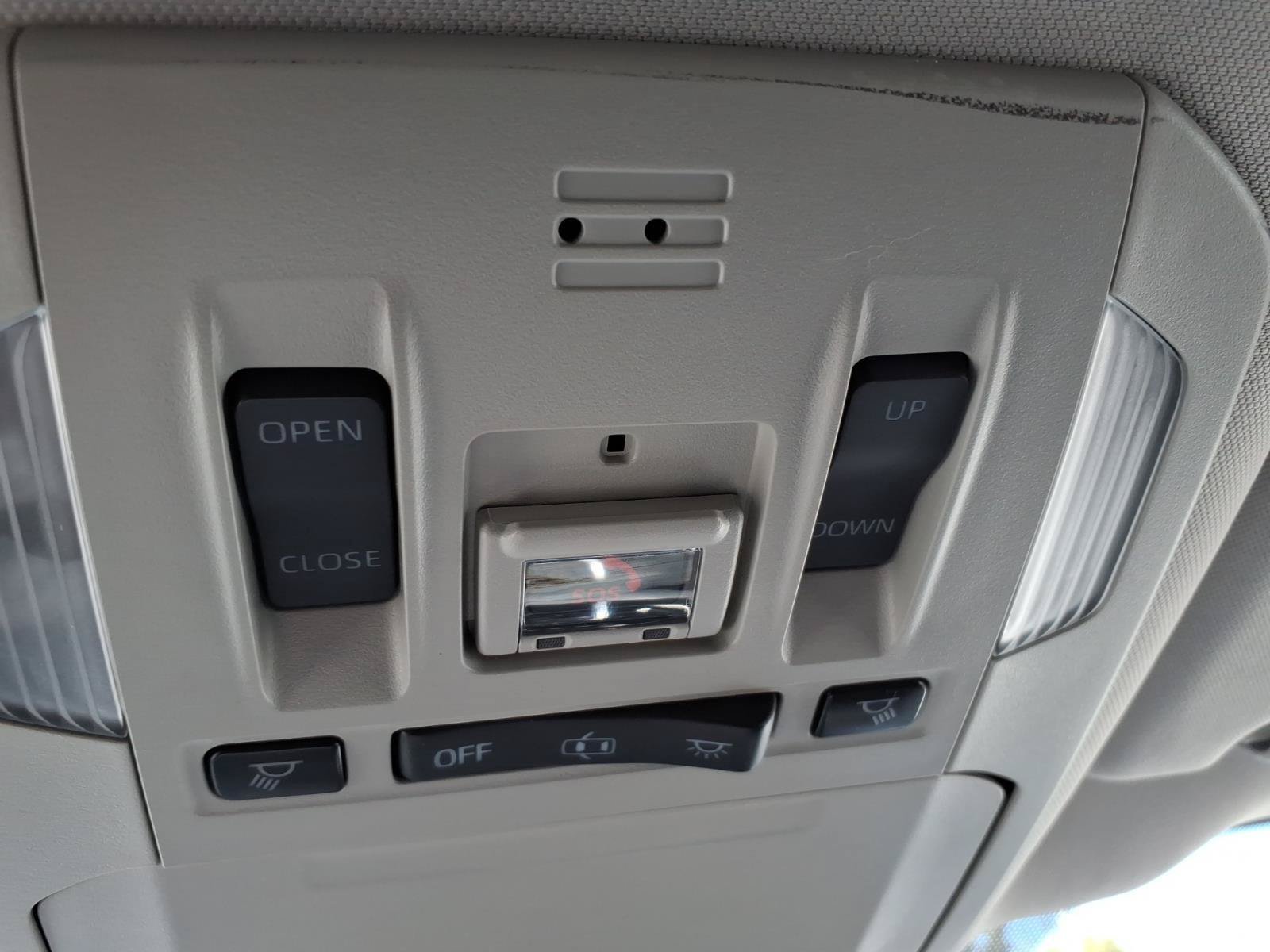 Used 2020 Toyota Highlander XLE AWD/4WD image 22
