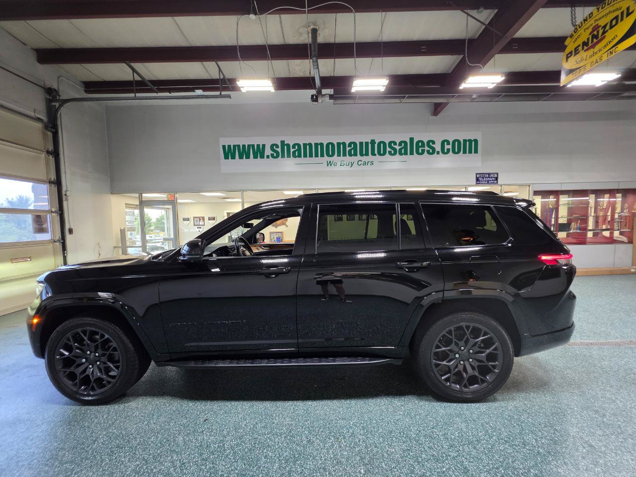 Used 2023 Jeep Grand Cherokee L Summit AWD/4WD image 11